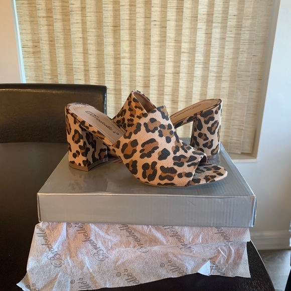 BRAND NEW  Breckelle’s Leopard Mules - Picture 3 of 5